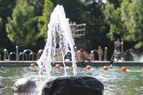 Außenbecken mit Fontäne