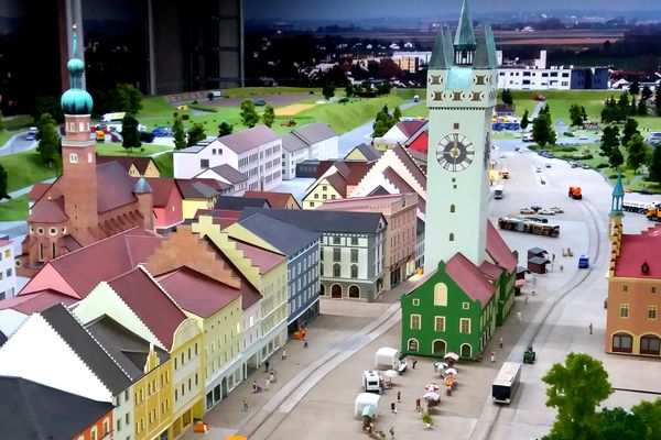 Teilmodell der Stadt Straubing mit Innenstadt und Stadtturm im Vordergrund.