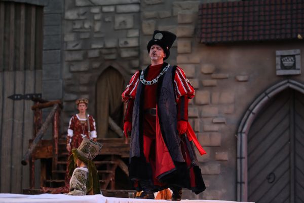 Der Drachenstich - Bösewicht ist der Onkel der Burgherrin