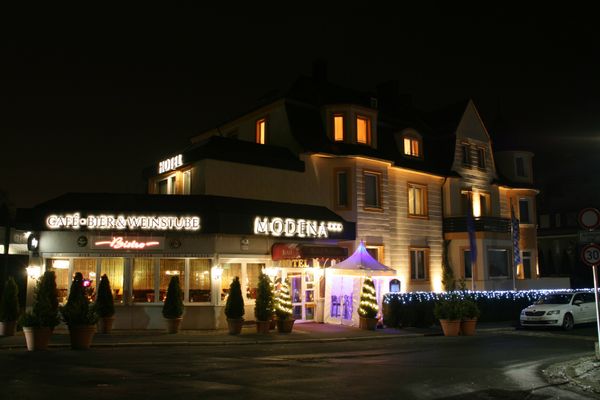Hotel Modena bei Nacht....