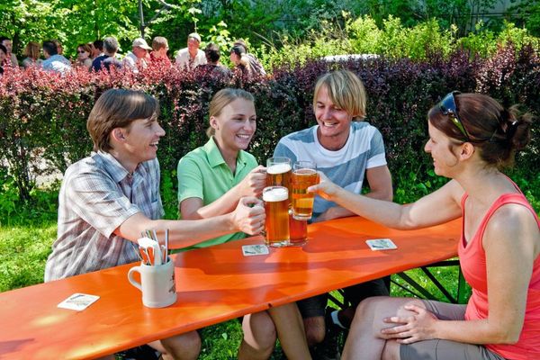 Im Biergarten genießen