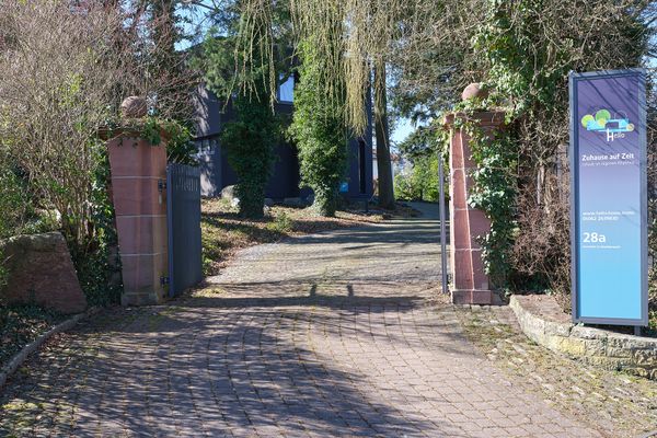 Hello – Zuhause auf Zeit / Einfahrt