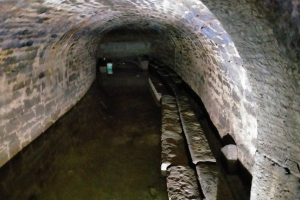 Mit Wasser gefüllte Kellergänge des Gasthauses Krone