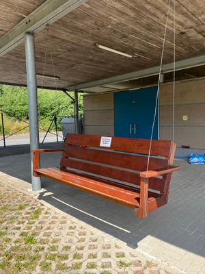 Das Bild zeigt eine Hängeschaukel im Naturerlebnisbad Nordhalben.
