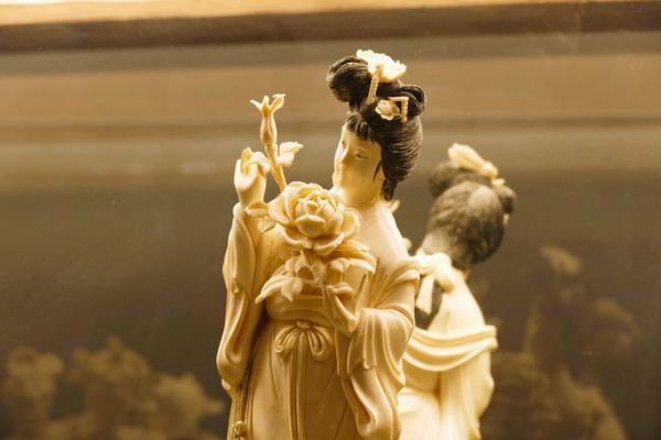 Frau mit Blume