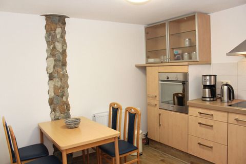 Ferienwohnung Eichenweg 3: Küche mit Essplatz