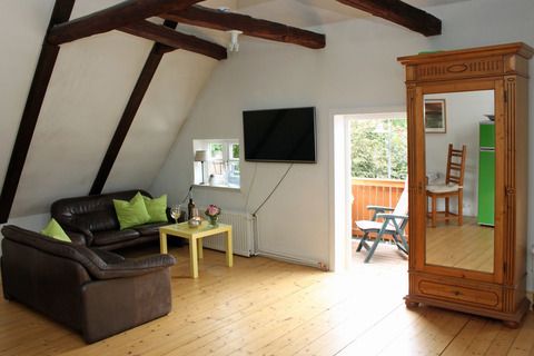 Ansicht Wohnzimmer mit Blick auf den Balkon