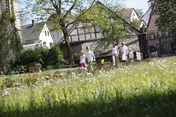 Inmitten der Natur mit der ganzen Familie