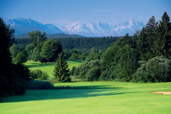 Auf dem Weg passieren wir den Golfplatz Ponholz