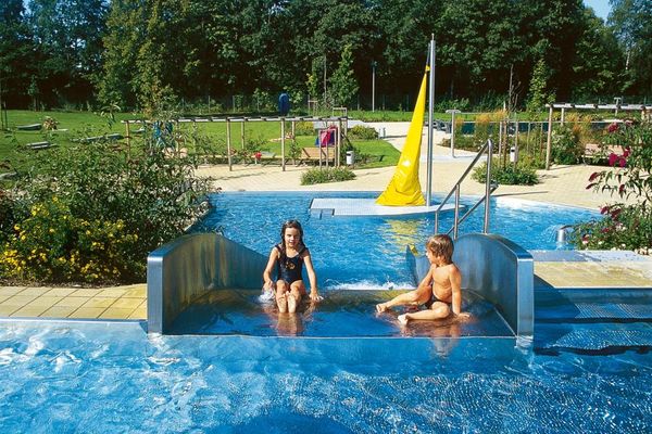 Freibad Bogen - Wasserrutsche im Kinderbereich