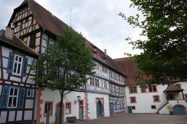 Palas und Speichergebäude