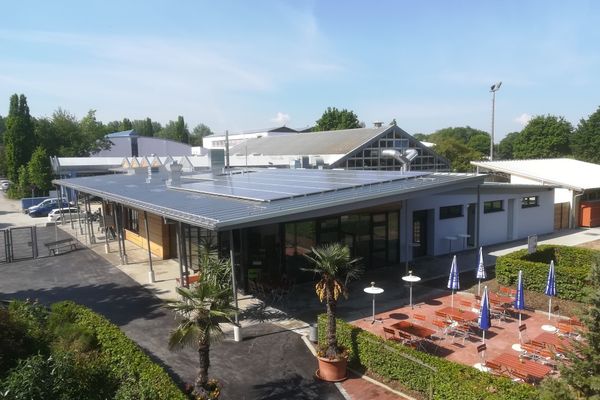 NeuesHauptgebaeudemitCafeteria