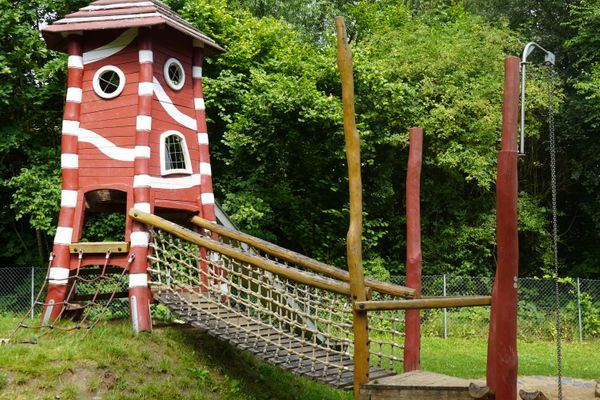 Wasserspielplatz: Kletterturm