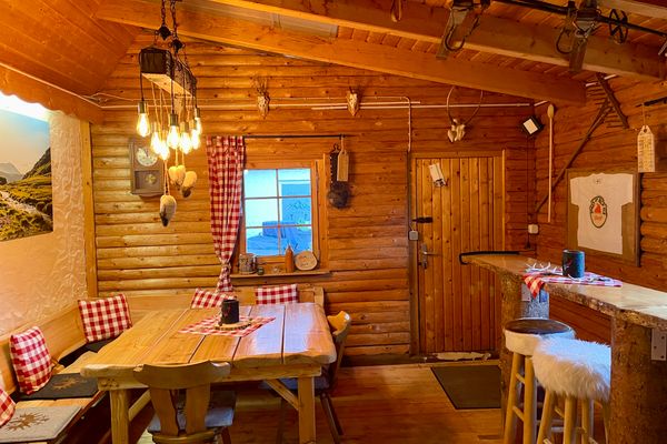 Viele tolle Aufenthalts- und Beschäftigungsmöglichkeiten erwarten euch in gemütlicher Atmosphäre bei leckerem Essen in unserem Familiencafé.