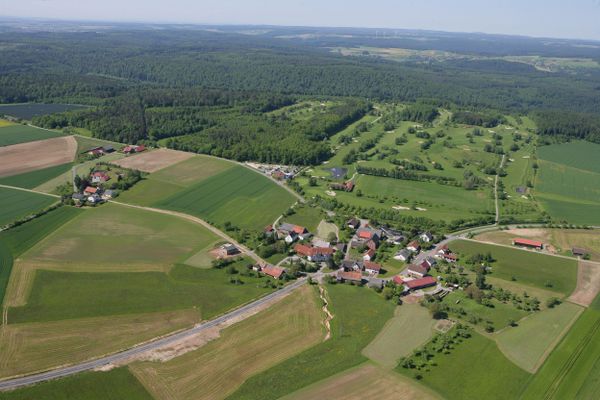 Luftaufnahme des Golfplatzes incl. der Gebäude