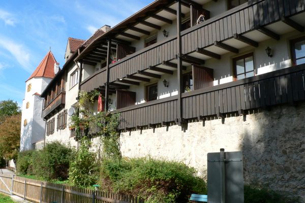 Schongauer Stadtmauer mit Wohnungen