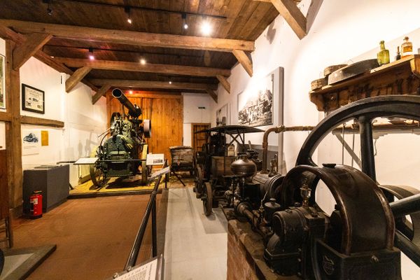 Ausstellung mit landwirtschaftlichen Geräten im Museumsdorf Hösseringen