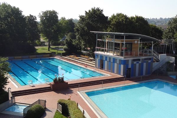 Freibad_Schwimmbecken_von_oben1