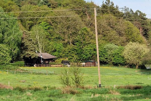 Blick zum Haus aus den Feldern
