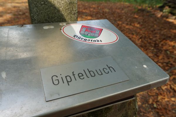 Im Gipfelbuch können sich Ausflügler jederzeit eintragen