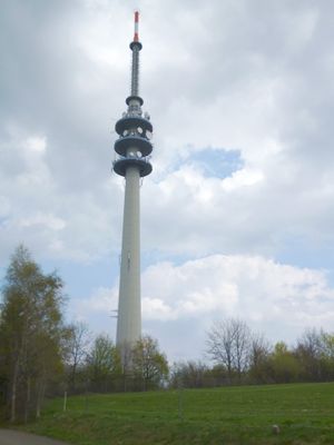 Der Betrachter blickt auf den 159m hohen Fernsehturm.