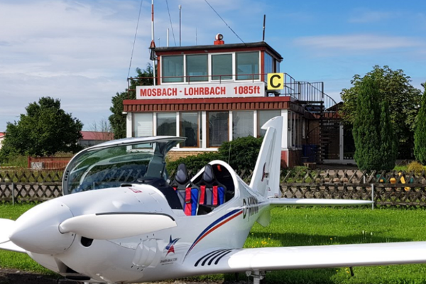Tower am Flugplatz Lohrbach