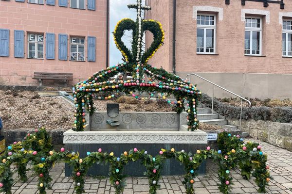 Osterbrunnen in Hetzles